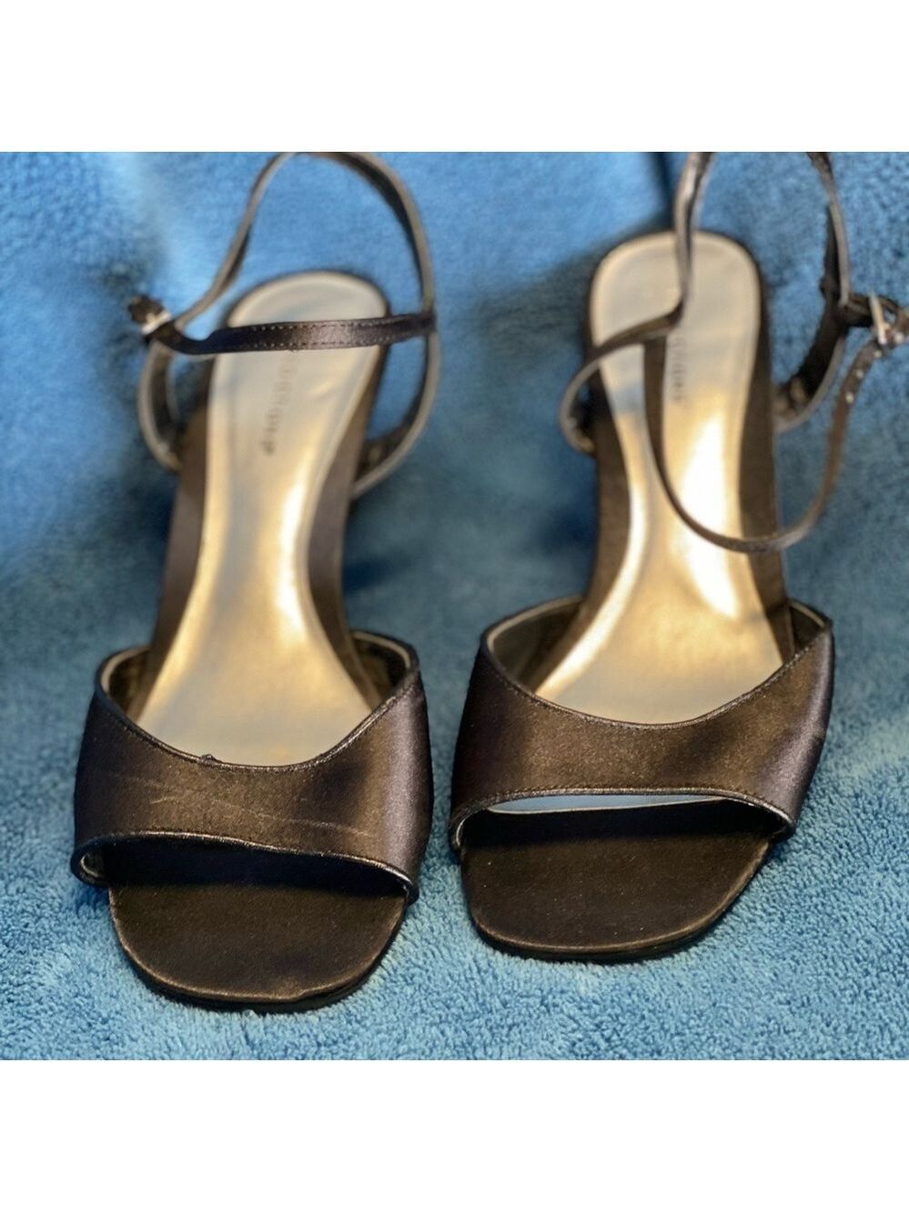 Predictions black cloth Dressy size 8 heels. Comfortable.  Very good condition